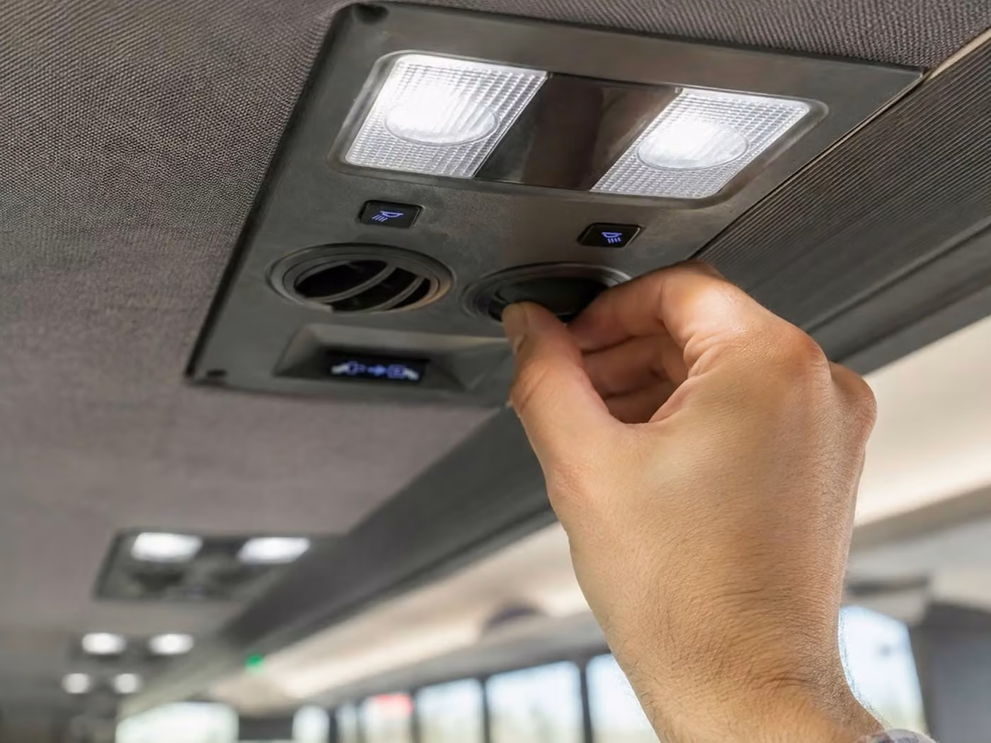 pooler 18 passenger minibus climate control