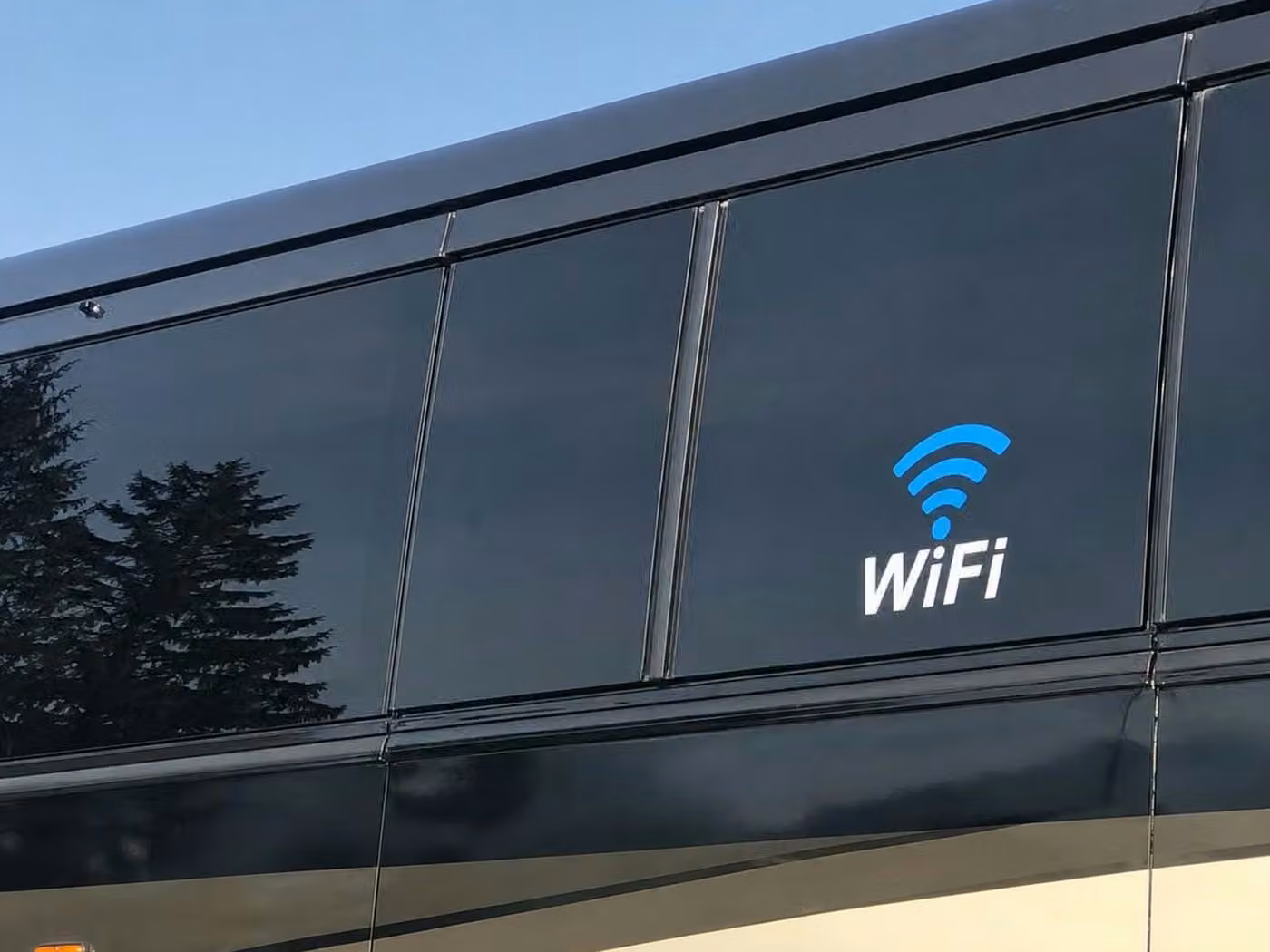 pooler 18 passenger minibus wifi