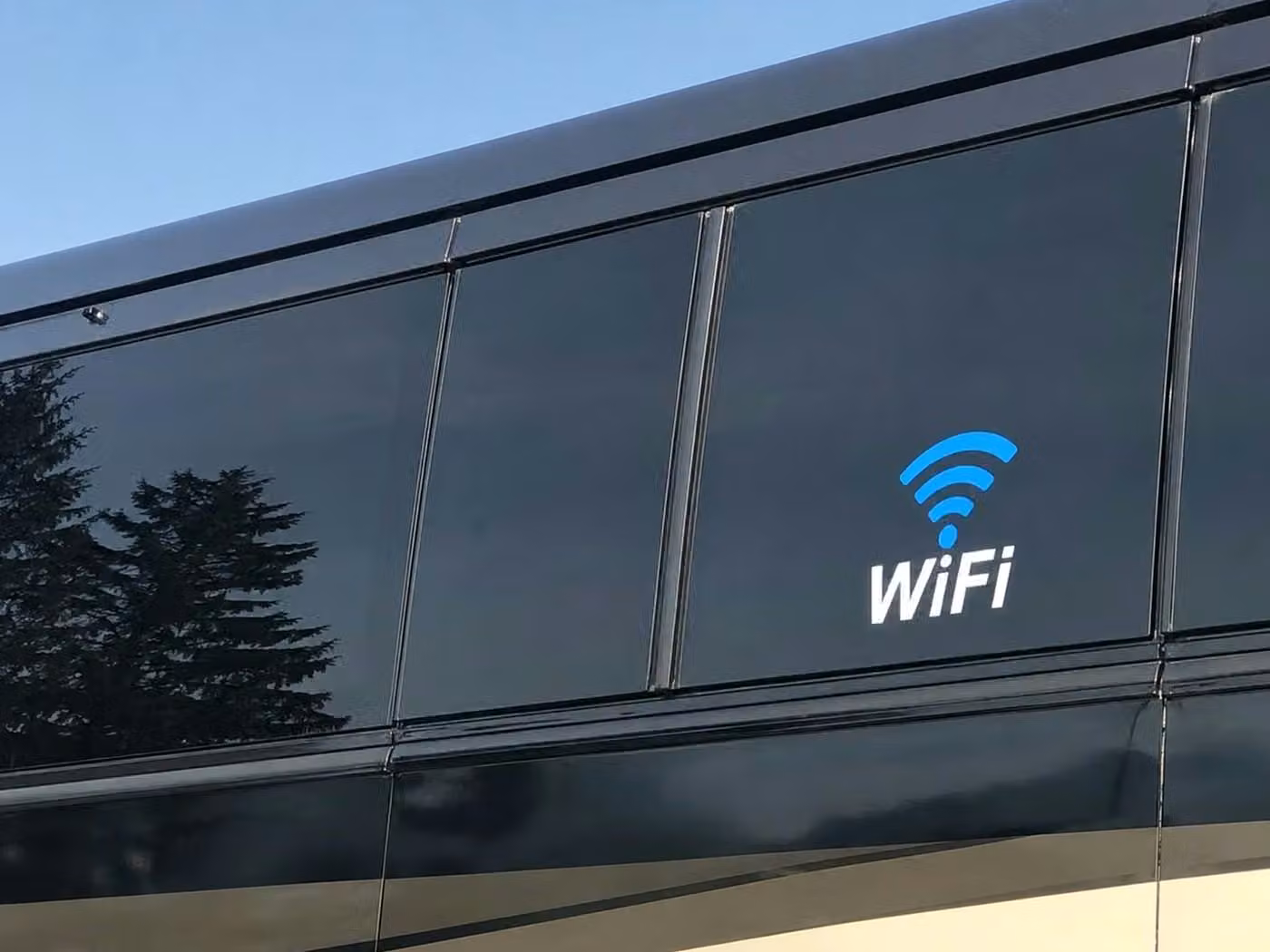 pooler 25 passenger minibus wifi