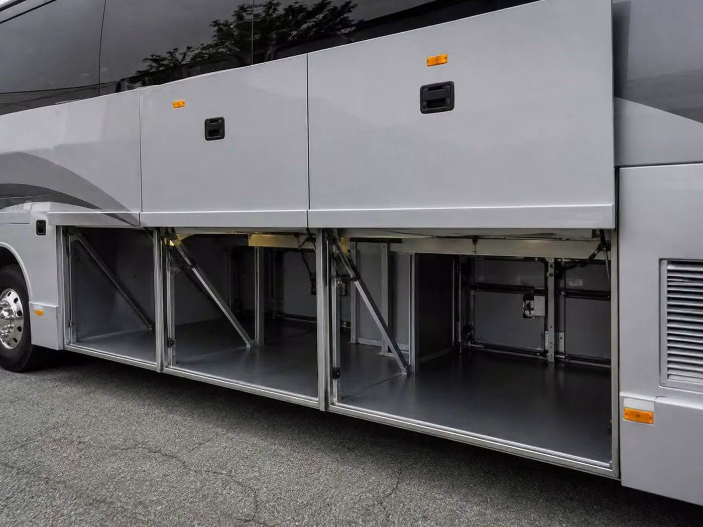 pooler 56 passenger charter bus luggage bays