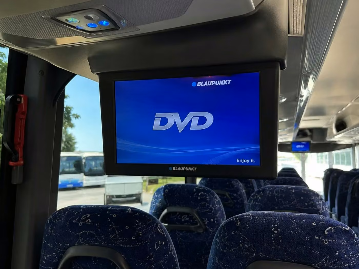 pooler charter bus tv monitors