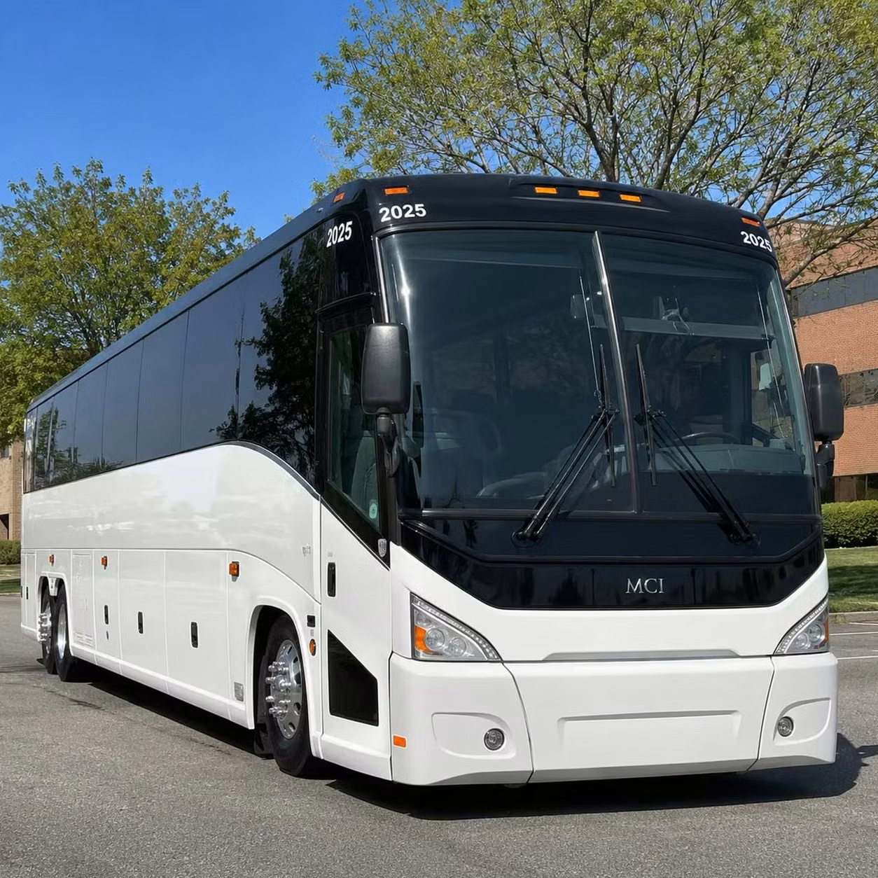 pooler corporate charter buses with fast wifi power outlets and tray tables